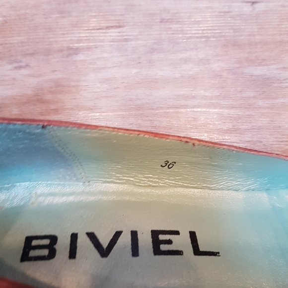 Shoes - Picture 5 of 9